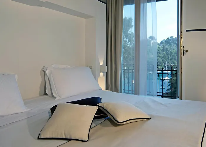 Portofino Deluxe Family Suite - Balcony, Sea View, Private Hotel Beach