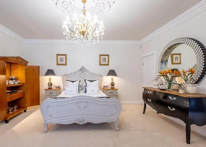 Grand Lux Boutique Manor