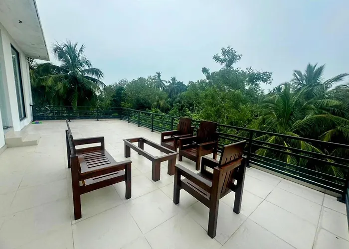 Hotel Pearl White Residency