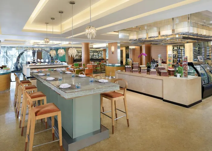 Renaissance Shanghai Yu Garden Hotel