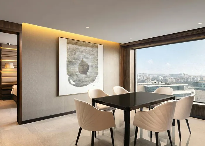 Courtyard By Marriott Mumbai International Airport Hotel