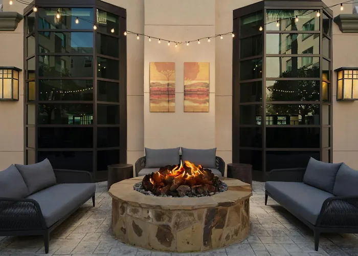 Courtyard By Marriott Los Angeles Pasadena Old Town