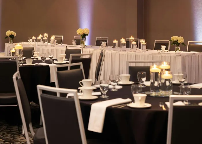 Delta Hotels By Marriott Milwaukee Northwest