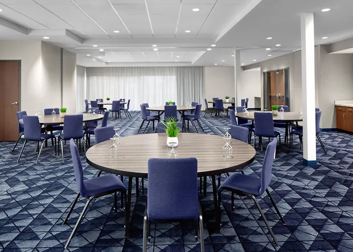 Courtyard By Marriott Lansing Downtown