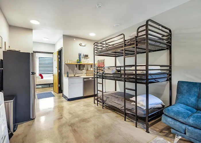 Pet And Family Friendly Group Suite For 5