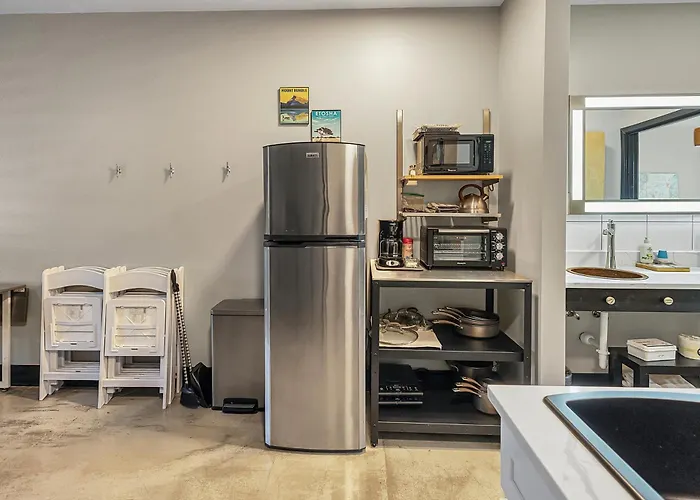 Pet And Family Friendly Group Suite For 5