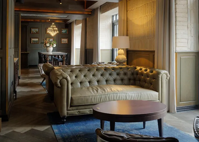 The Queens Hotel