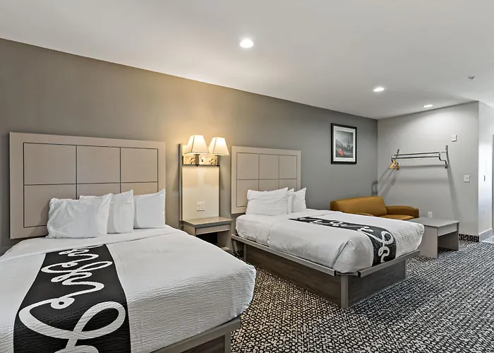 Paris Inn & Suites