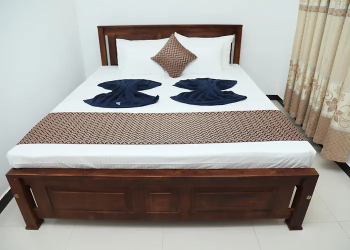 Crystal Wave Holiday Resort Polhena