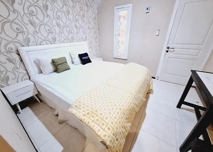 Urbanview Roemah Tanjung Blitar