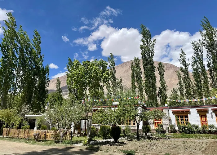 The Kesar Guest House Sumoor