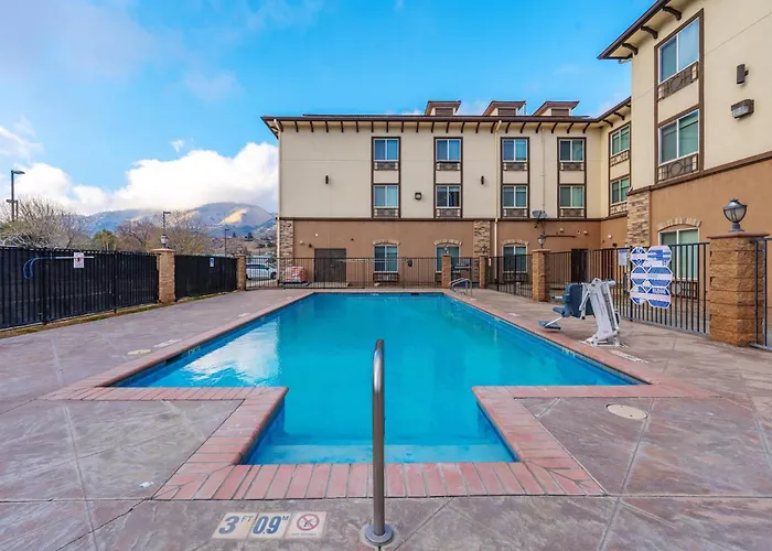 Holiday Inn Express & Suites Frazier Park By Ihg