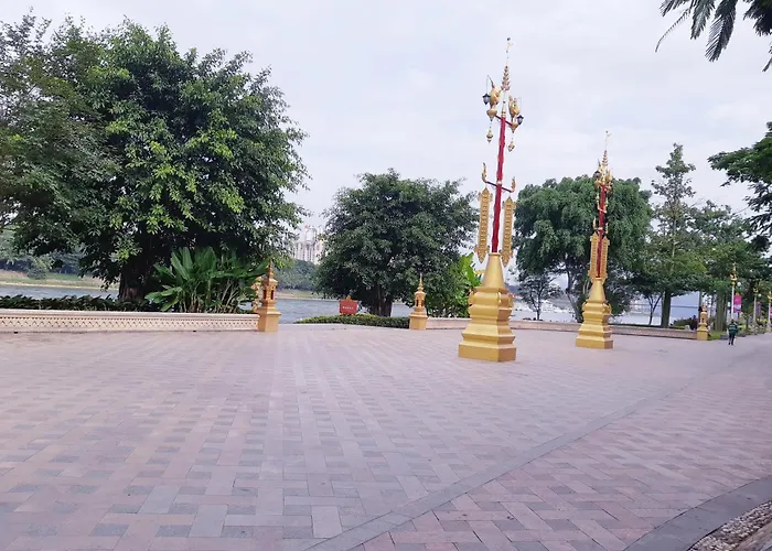 Xishuangbanna International Aerial Garden South Of Mekong River Business Hotel 傣江南商务酒店