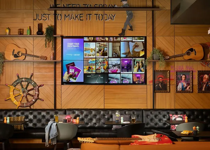 Moxy Glasgow Merchant City