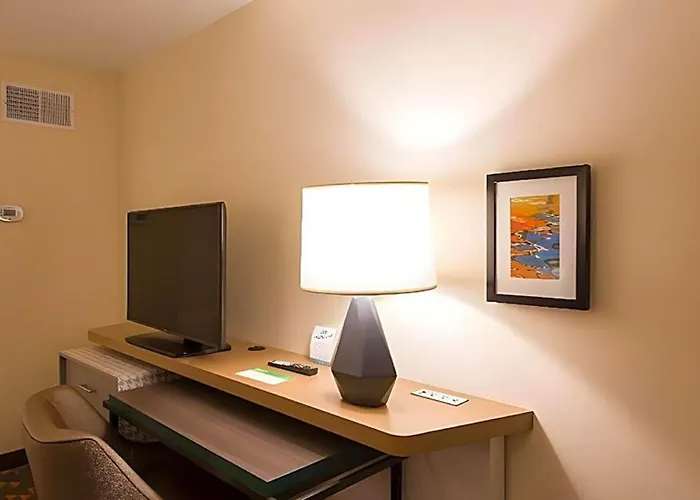Holiday Inn & Suites Kalamazoo West