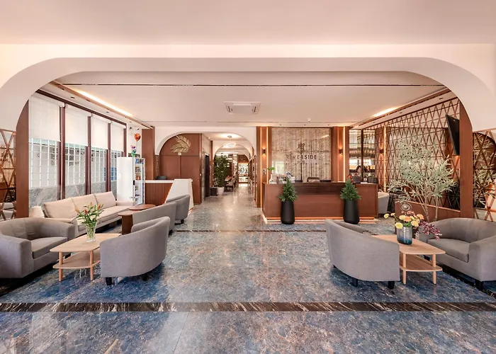 Riverside Hotel