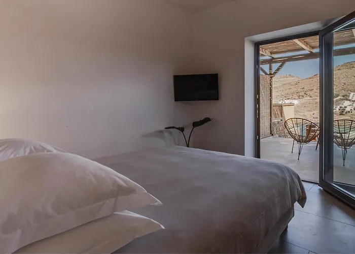 Amal Kythnos Suites