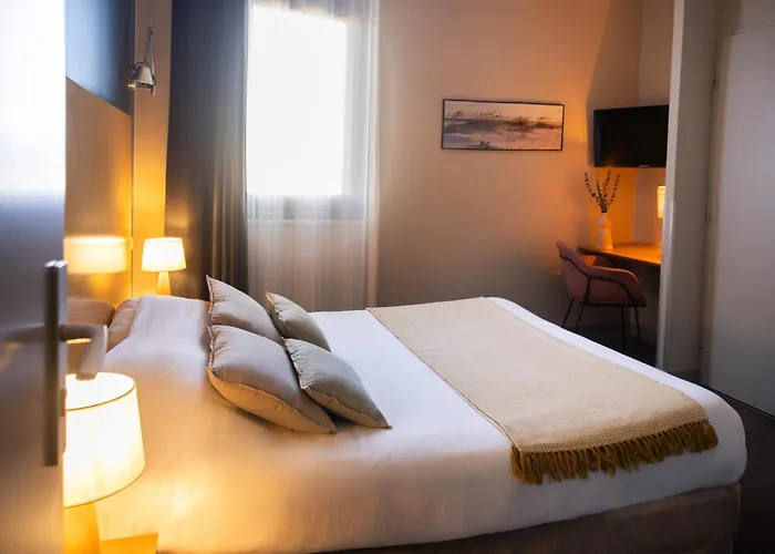 Hotel Les Jardins Du Canal - Piscine Chauffee A 28 Degres - Parking Gratuit - Garage - Bornes Electriques - Accueil Velos Et Motos - Kids Friendly-Solaire Ecoresponsable