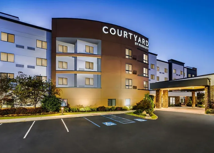 Courtyard By Marriott Auburn Hotel