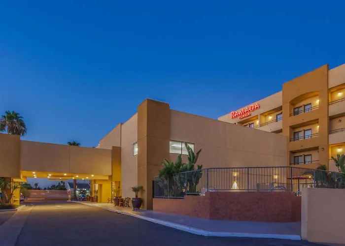 Ramada Plaza By Wyndham Garden Grove/Anaheim South