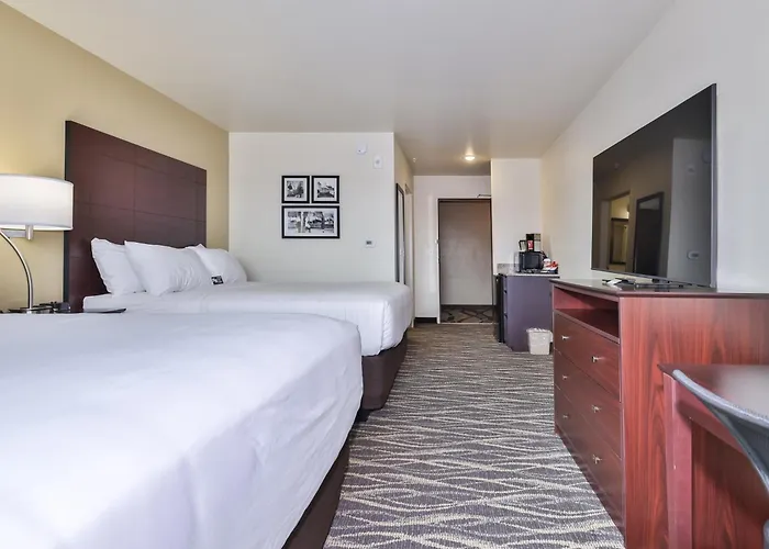 Cobblestone Hotel & Suites - Rhinelander
