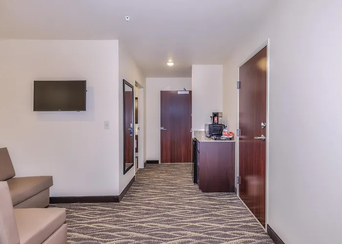 Cobblestone Hotel & Suites - Rhinelander