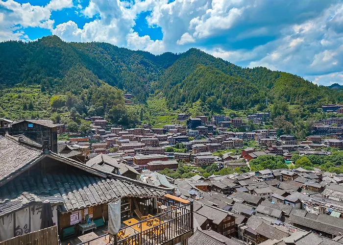 Starlight Naked Cliff View Hotel Xijiang Qianhu Miao Village Branch