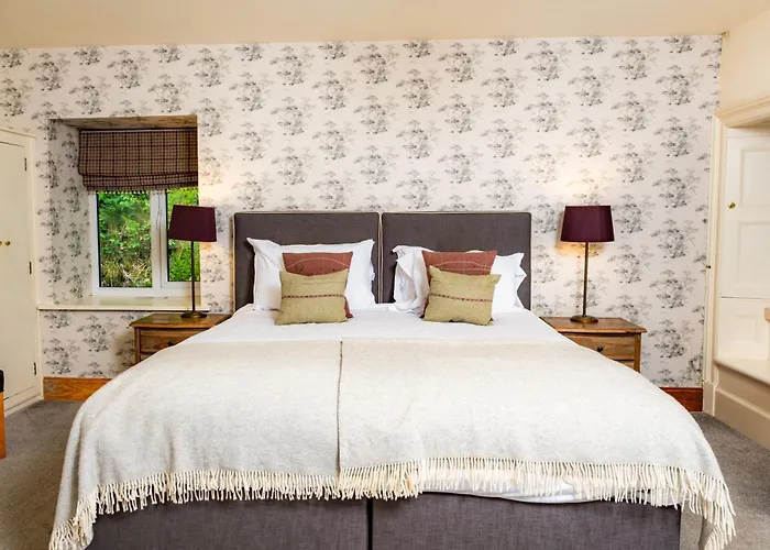 Ravenstone Manor