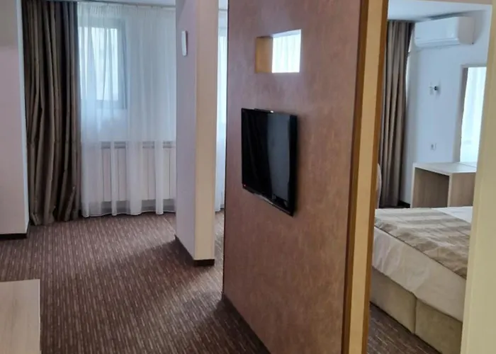 City Hotel & Lounge