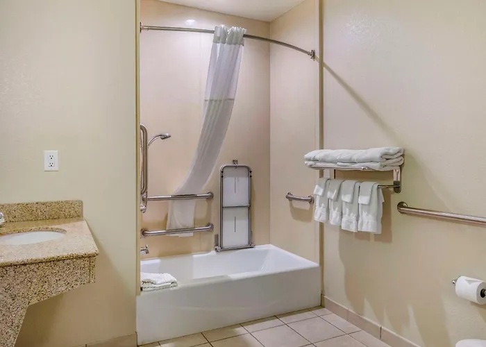 Comfort Suites Helena Airport