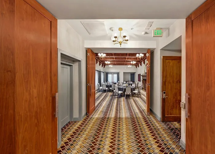 Hotel Adagio, Autograph Collection