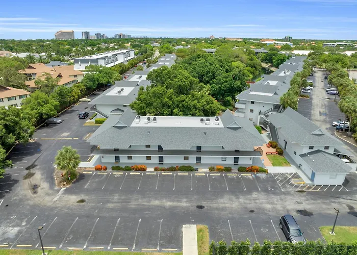 Park Shore Resort By Mike Z Rentals (Adults Only) Naples