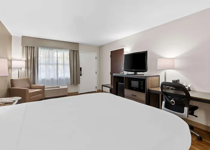Quality Inn Fayetteville Near Historic Downtown Square