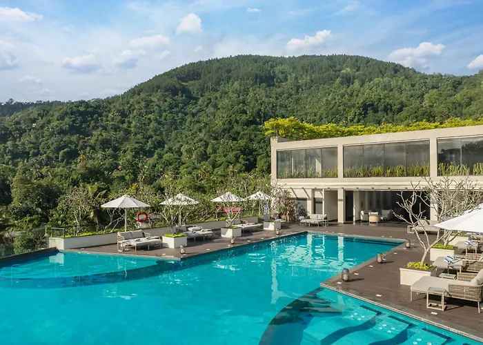 The Golden Crown Hotel