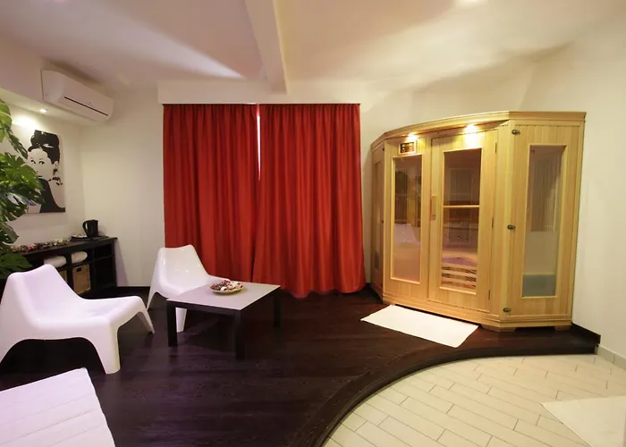 Hotel Paradise Airport