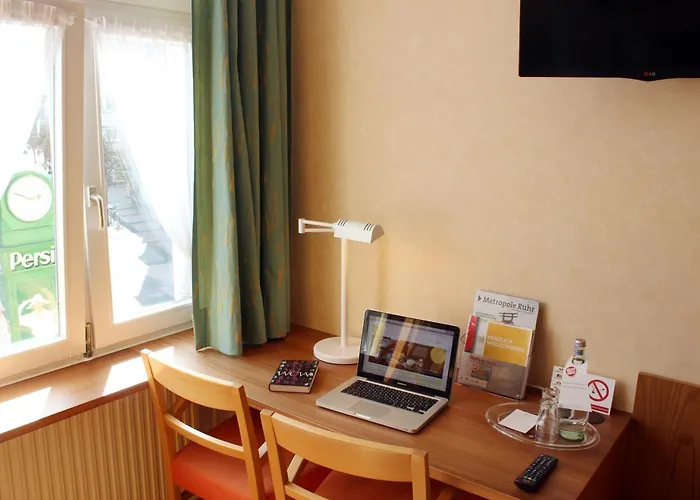 An der Persiluhr Stadt-gut-Hotel