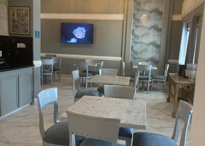 Deluxe Inn & Suites
