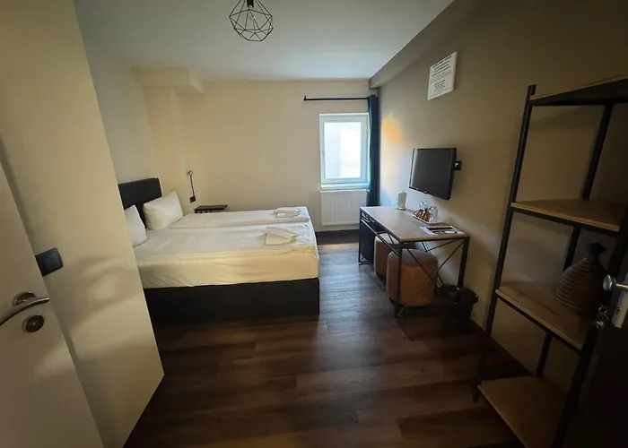Hotel Capitol Zentrum - 24H -
