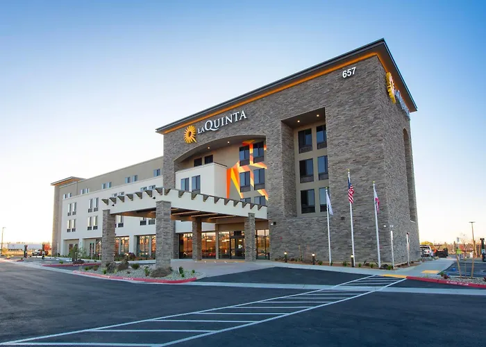 La Quinta Inn And Suites By Wyndham Lincoln