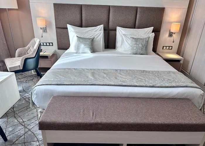 2H Hotel