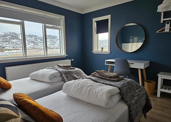Hotel Laugarholl With Natural Hot Spring