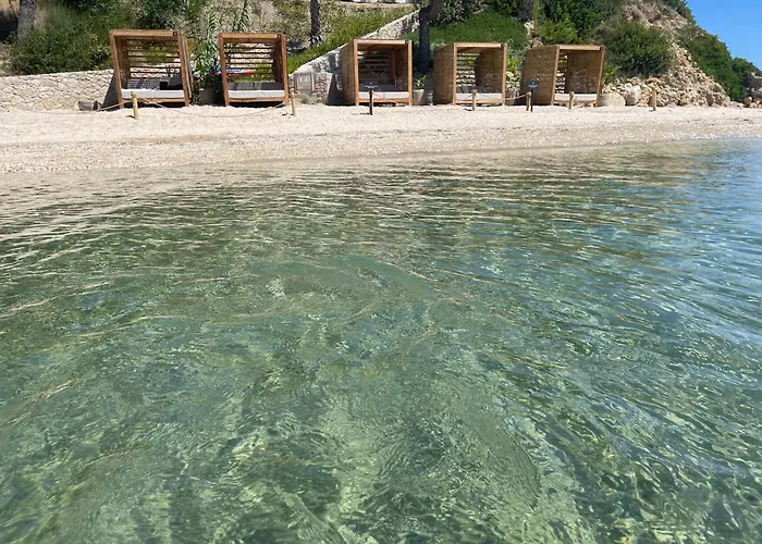 Amethyst Selene Paleros Couple'S Hideaway
