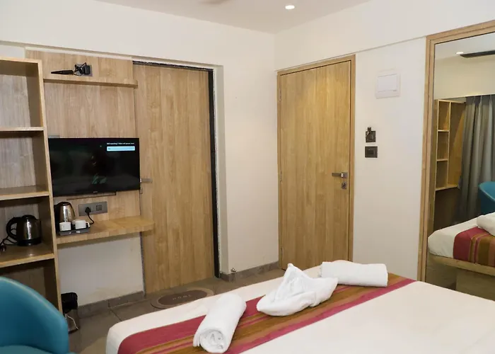 Hotel Aura Inn Airoli ,Digha