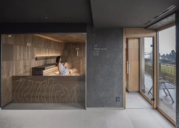 Hotel Emmy - five elements