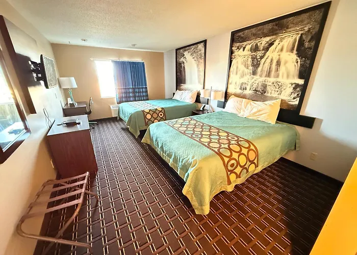 Super 8 By Wyndham Reedsburg