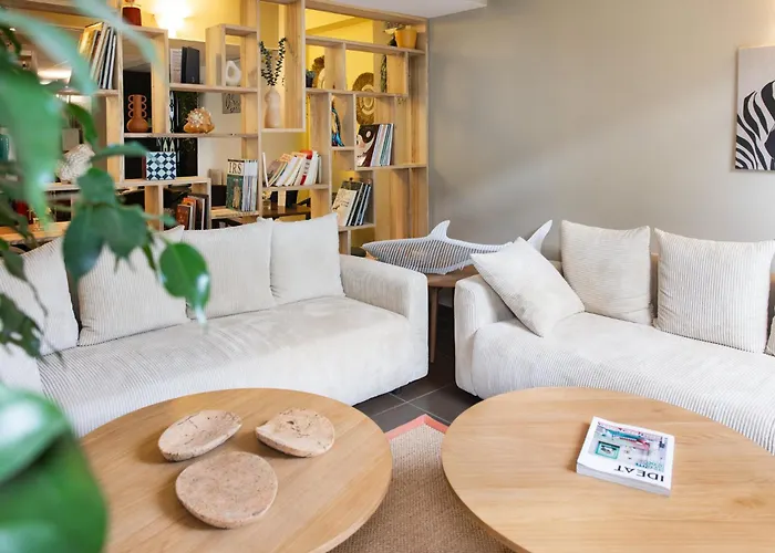 Hôtel les jardins du canal - piscine chauffée à 28 degrés - parking gratuit - garage - bornes électriques - accueil vélos et motos - kids friendly-solaire ecoresponsable