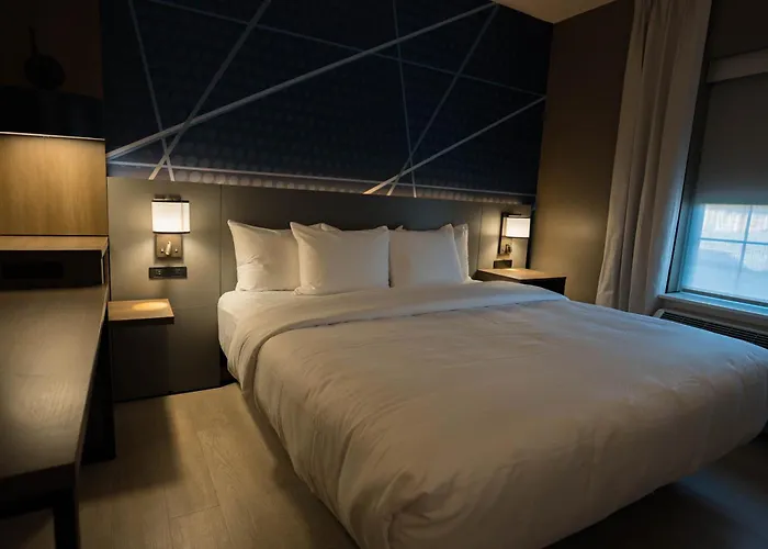 Comfort Inn & Suites River City Decatur