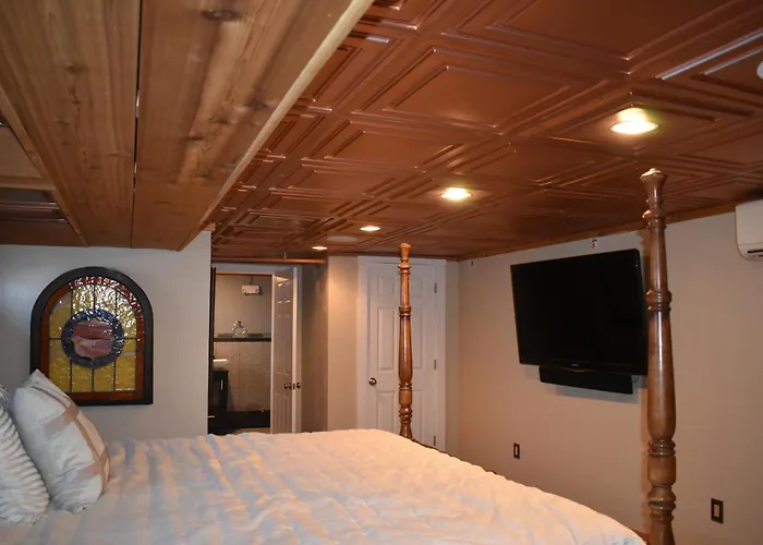 Chateau Connellsville Medieval Royal Chamber