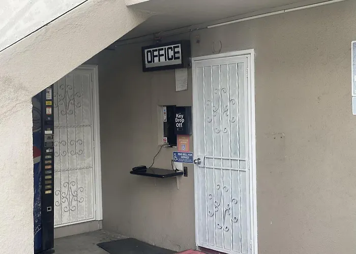 Bob'S Motel