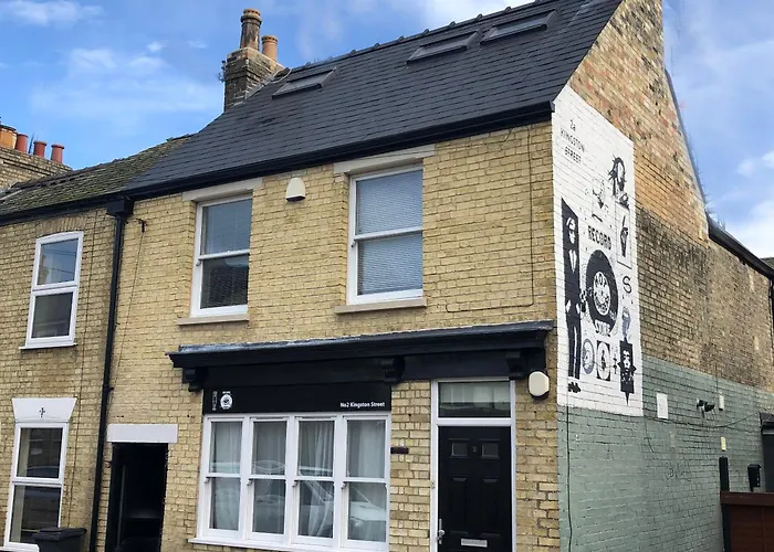 Cosy Loft Apartment Just Off Vibrant Mill Rd Cb1 - Walk To Station And City Centre